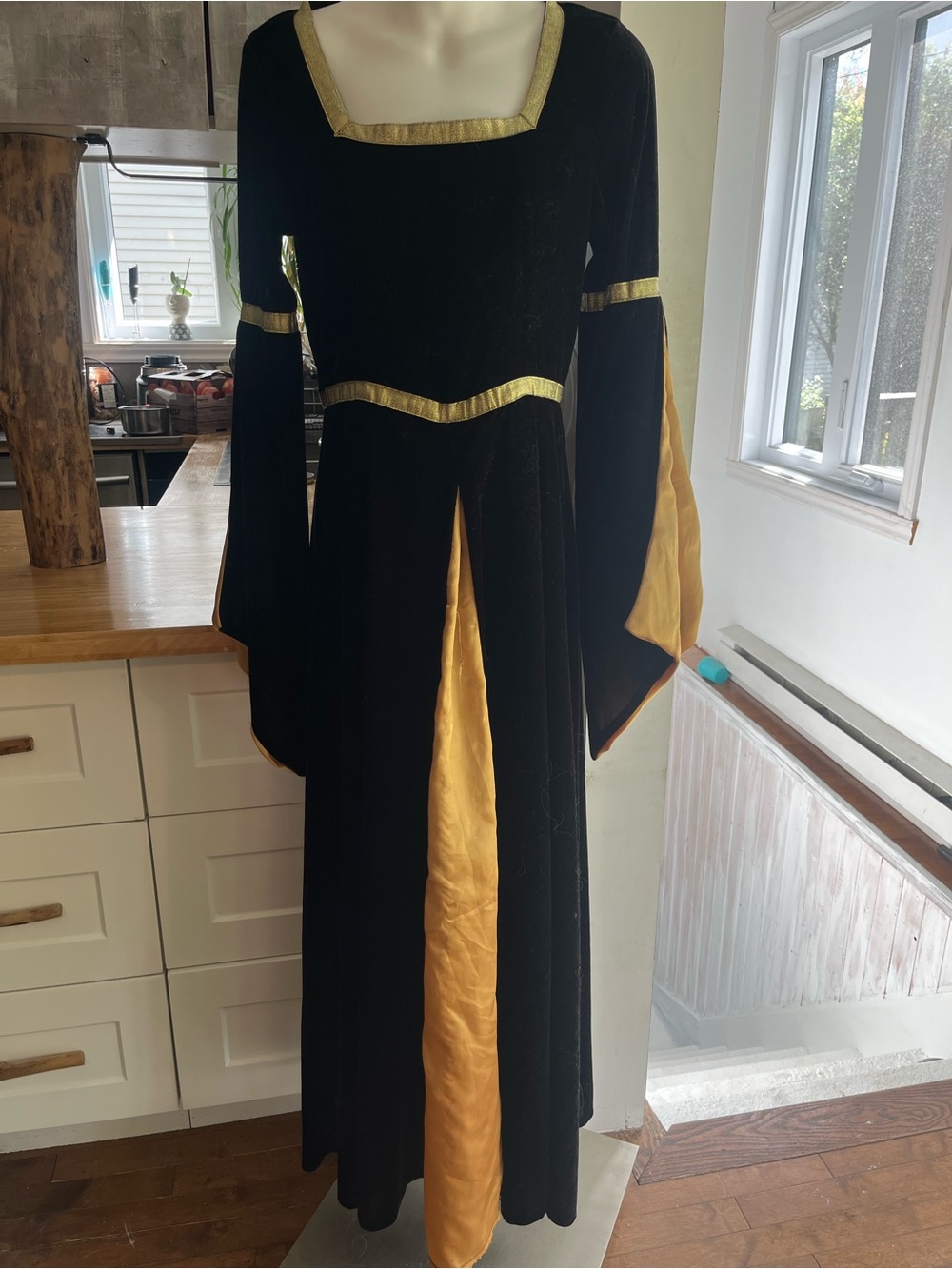 Vintage-Inspired Black & Gold Medieval Renaissance Dress ✨